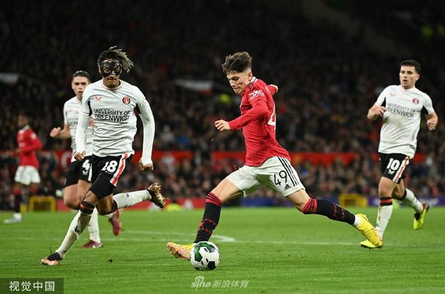 世体：斯豪滕和格林伍德价格过高，巴萨不进行考虑