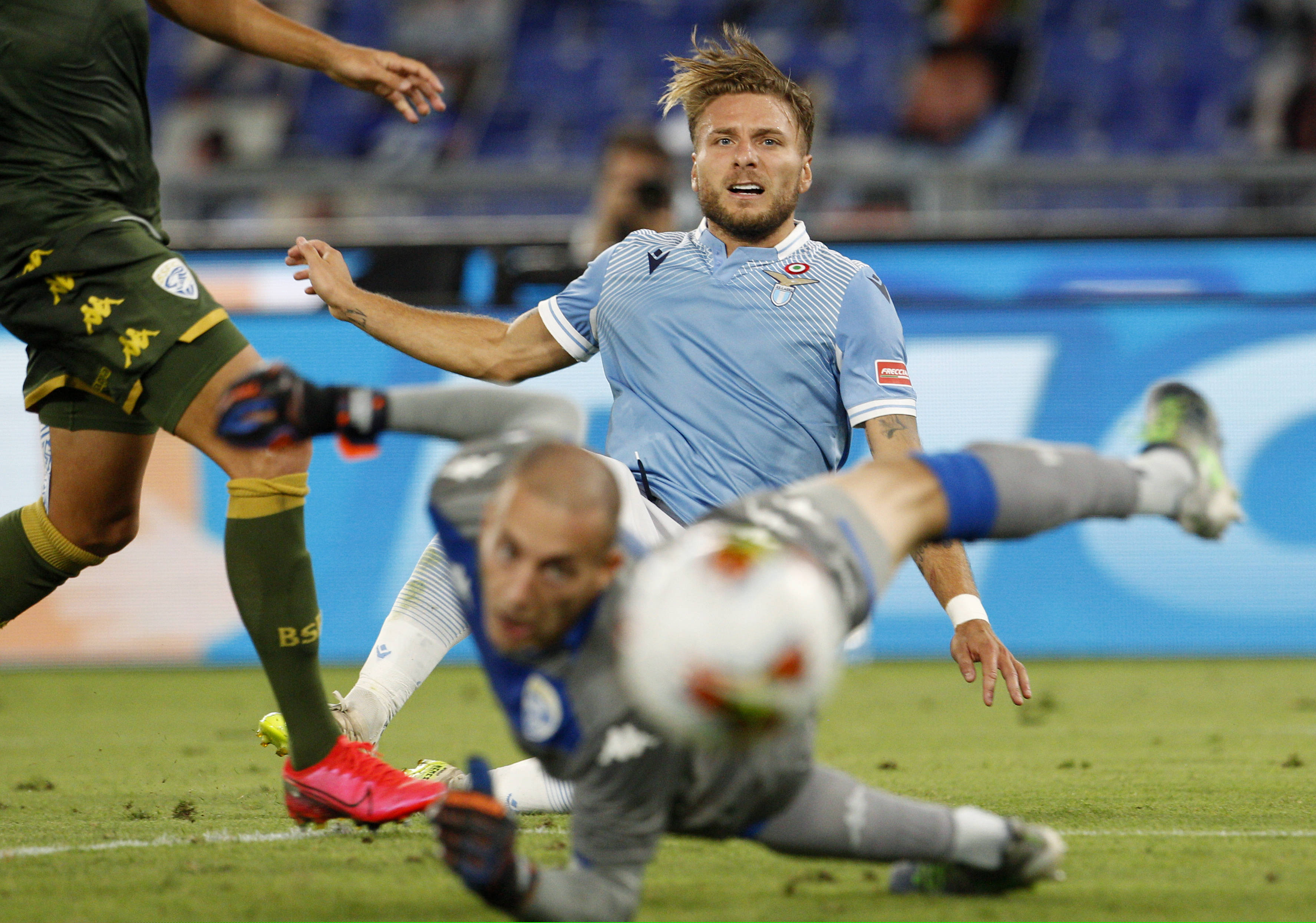 范巴斯滕：转会应在八月中旬前完成；赛季开始后还能卖人很疯狂